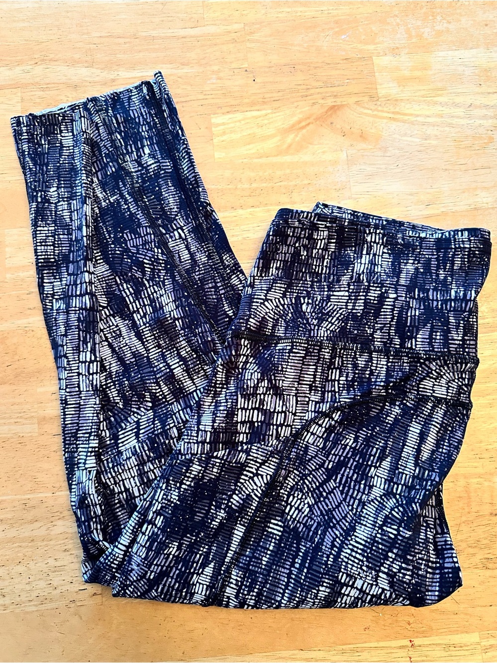 Lululemon leggings size 6